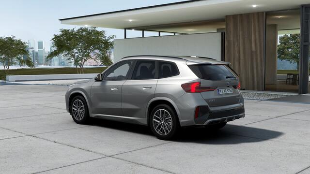 BMW iX1 eDrive20 M Sport / Sportstoelen / Achteruitrijcamera / M Adaptief onderstel / Stoelverwarming / Harman-Kardon