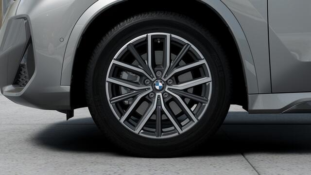 BMW iX1 eDrive20 M Sport / Sportstoelen / Achteruitrijcamera / M Adaptief onderstel / Stoelverwarming / Harman-Kardon