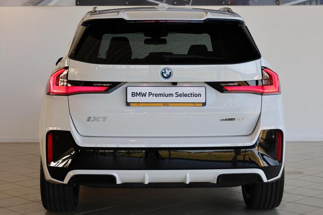 BMW iX1 eDrive20 M Sportpakket Pro | Innovation Pack | Panoramadak | Head Up Display