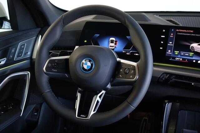 BMW iX1 eDrive20 M Sportpakket Pro | Innovation Pack | Panoramadak | Head Up Display