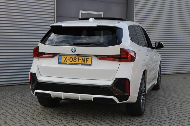 BMW iX1 eDrive20 67 kWh I Pano.dak I M Sportpakket I Camera I Carplay