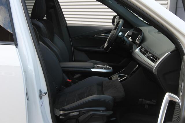 BMW iX1 eDrive20 67 kWh I Pano.dak I M Sportpakket I Camera I Carplay