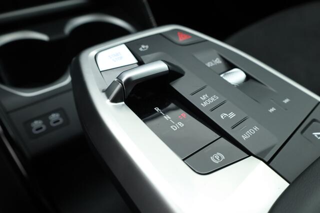 BMW iX1 eDrive20 67 kWh M Sport | Adapt. Cruise | Keyless | Apple CarPlay | Camera | Stoelverw. | Elek. Kofferbak