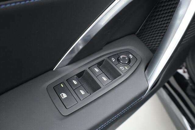 BMW iX1 eDrive20 67 kWh M Sport | Adapt. Cruise | Keyless | Apple CarPlay | Camera | Stoelverw. | Elek. Kofferbak