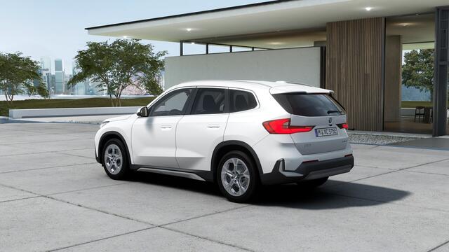 BMW iX1 eDrive20 Pure Edition / Adaptieve LED / Comfort Access / Parking Assistant / Stoelverwarming