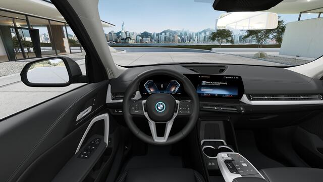 BMW iX1 eDrive20 Pure Edition / Adaptieve LED / Comfort Access / Parking Assistant / Stoelverwarming
