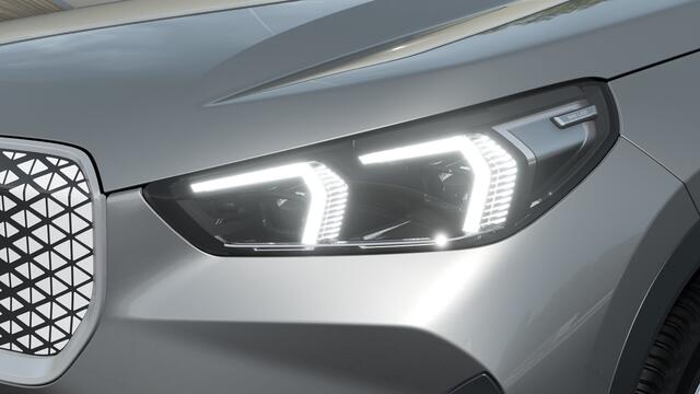 BMW iX1 eDrive20 Pure Edition / Adaptieve LED / Comfort Access / Parking Assistant / Stoelverwarming