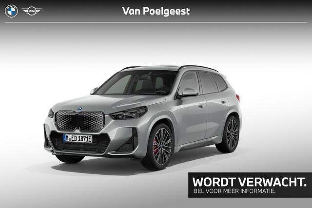 BMW iX1 eDrive20 67 kWh | M Sportpakket Pro | Travel Pack | Innovation Pack | Glazen panoramadak