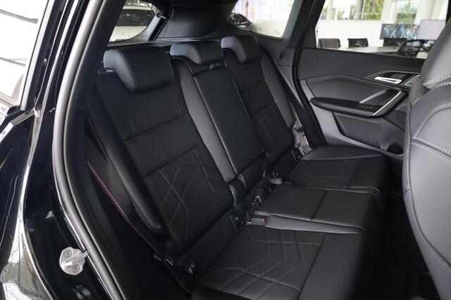 BMW iX1 eDrive20 M Sport Pro | Driving Assitant Plus | Panoramadak | Elektr. Trekhaak