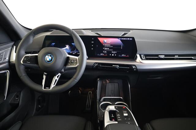 BMW iX1 eDrive20 M Sport Pro | Innovation Pack | Travel Pack | Comfort Pack | Elektr. Trekhaak