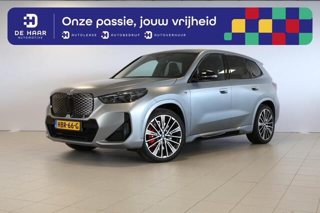 BMW iX1 eDrive20 M Sport Pro - M Sportstoelen - Pano - 20'' LMV