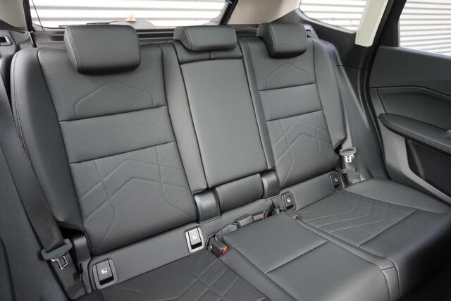 BMW iX1 eDrive20 xLine | Harman-Kardon sound system | BMW Head-Up Display | Parking Assistant Plus | Driving Assistant Plus | Comfort Pack | Trekhaak met elektrisch wegklapbare kogel | Glazen panoramadak