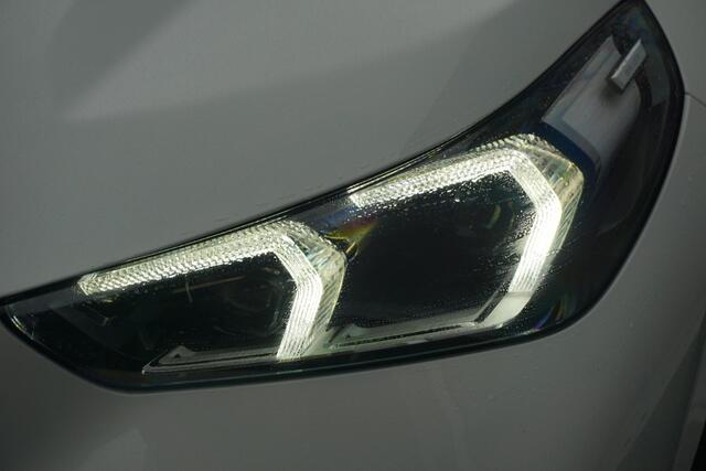 BMW iX1 eDrive20 M Sport | Trekhaak / Panoramadak / Harman Kardon / Cruise control adaptief met Stop&Go / Comfort Access