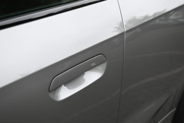 BMW iX1 eDrive20 High Executive M Sport / Panoramadak / Trekhaak / Sportstoelen / M Adaptief onderstel / Comfort Access / Adaptieve LED / Head-Up / Harman-Kardon