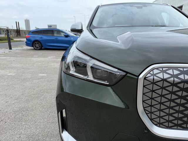 BMW iX1 eDrive20 67 kWh 204pk | X-Line | Travel Pack | Innovation Pack | Adaptieve cruise controle | HiFi System Harman Kardon | Panoramadak | Head up Display