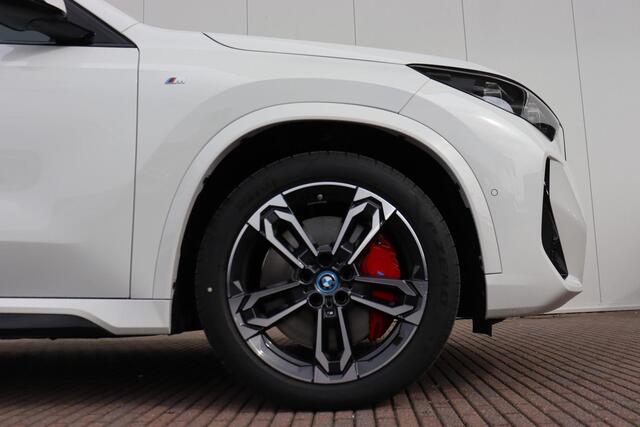 BMW iX1 eDrive20 67 kWh M-Sportpakket Premium Pack / Harman Kardon / M-sport Pro / Stoelverwarming / 19''