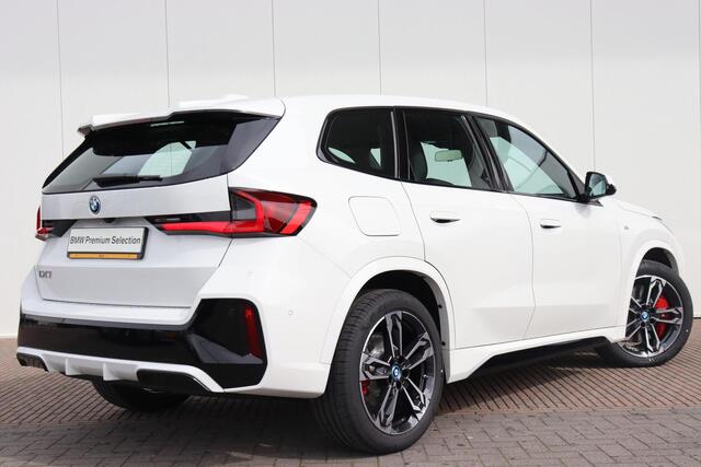 BMW iX1 eDrive20 67 kWh M-Sportpakket Premium Pack / Harman Kardon / M-sport Pro / Stoelverwarming / 19''