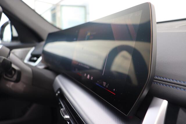 BMW iX1 eDrive20 67 kWh M-Sportpakket Premium Pack / Harman Kardon / M-sport Pro / Stoelverwarming / 19''