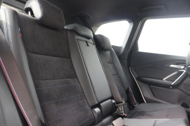 BMW iX1 eDrive20 67 kWh M-Sportpakket Premium Pack / Harman Kardon / M-sport Pro / Stoelverwarming / 19''