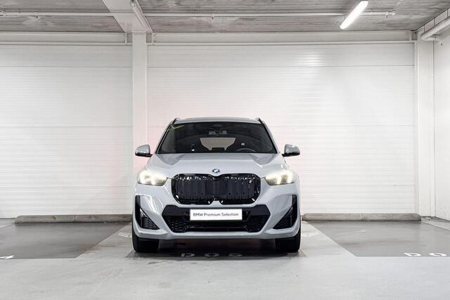 BMW iX1 xDrive30 67 kWh l M-Sport