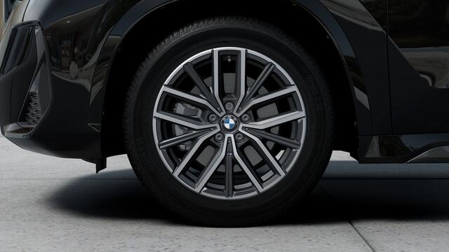 BMW iX1 eDrive20 M Sport / Sportstoelen / Achteruitrijcamera / M Adaptief onderstel / Parking Assistant / Stoelverwarming