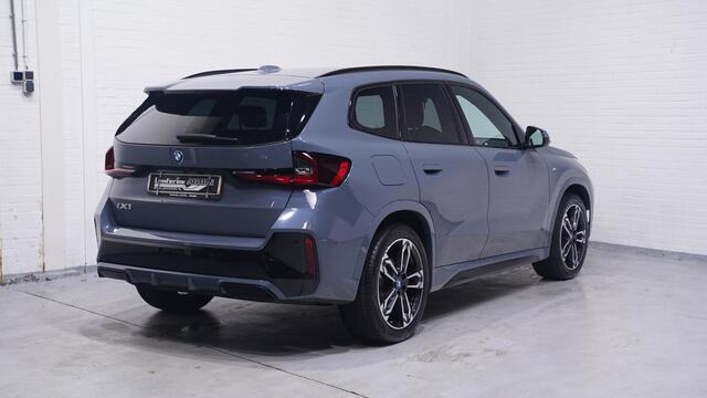 BMW iX1 xDrive30 Launch Edition 67 kWh Shadow-Line NAP Rijklaar Accucertificaat 99%