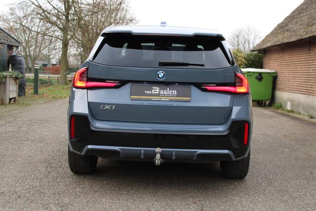 BMW iX1 xDrive30 Launch Edition 67 kWh SOh 100% M-SPORT NAVI ECC CAMERA 28000KM!!!