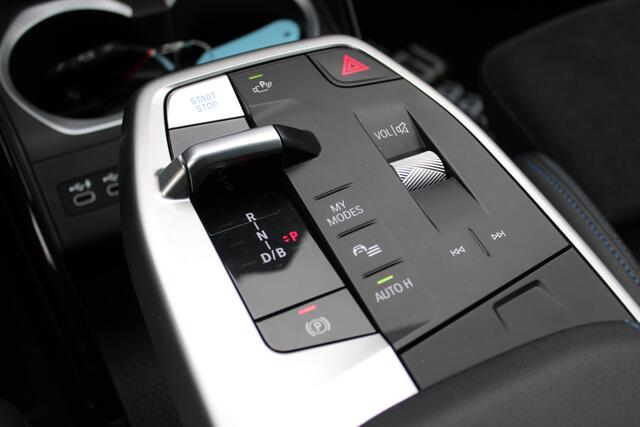 BMW iX1 xDrive30 Launch Edition 67 kWh SOh 100% M-SPORT NAVI ECC CAMERA 28000KM!!!