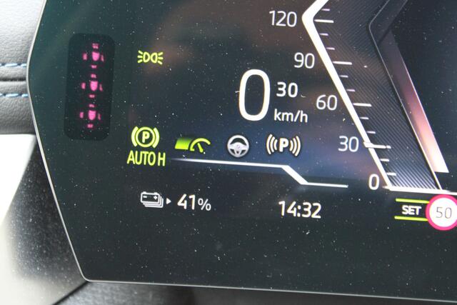 BMW iX1 xDrive30 Launch Edition 67 kWh SOh 100% M-SPORT NAVI ECC CAMERA 28000KM!!!