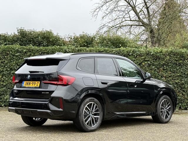 BMW iX1 eDrive20 | M-Sport | 18'' | Camera | Panorama | Getint Glas | Stoelverw.