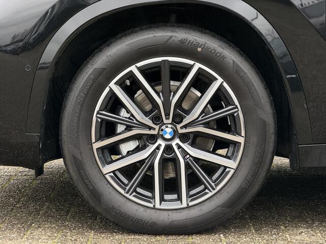 BMW iX1 eDrive20 | M-Sport | 18'' | Camera | Panorama | Getint Glas | Stoelverw.