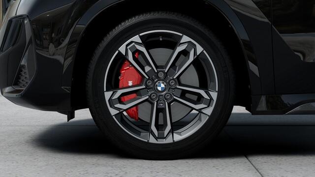 BMW iX1 eDrive20 M Sport / Sportstoelen / Achteruitrijcamera / M Adaptief onderstel / Comfort Access / Adaptieve LED / Stoelverwarming