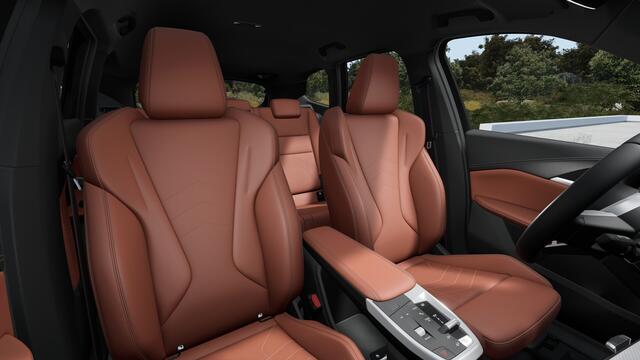 BMW iX1 eDrive20 M Sport / Sportstoelen / Achteruitrijcamera / M Adaptief onderstel / Comfort Access / Adaptieve LED / Stoelverwarming