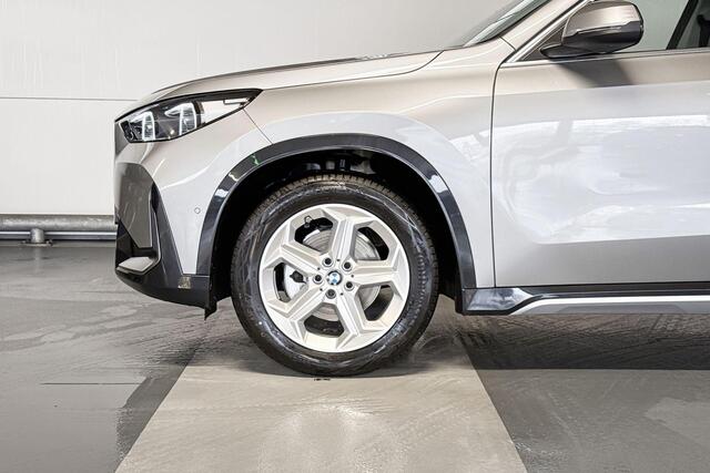 BMW iX1 eDrive20 Pure Edition 67 kWh | xLine | Premium Pack | Trekhaak