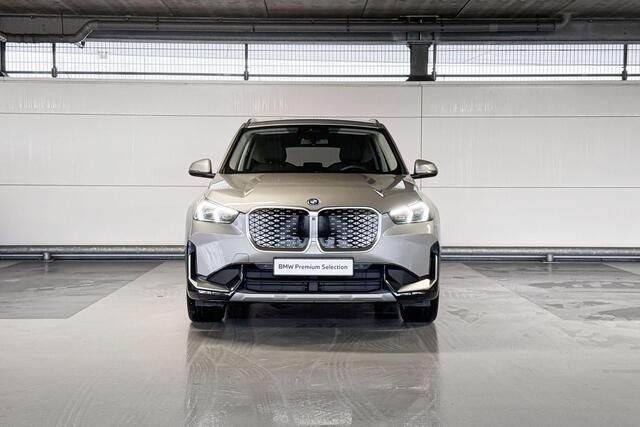 BMW iX1 eDrive20 Pure Edition 67 kWh | xLine | Premium Pack | Trekhaak