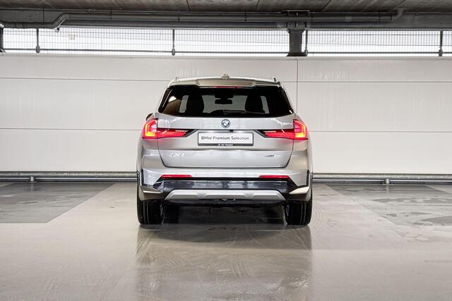 BMW iX1 eDrive20 Pure Edition 67 kWh | xLine | Premium Pack | Trekhaak