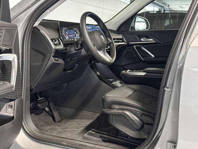 BMW iX1 eDrive20 Pure Edition 67 kWh | xLine | Premium Pack | Trekhaak