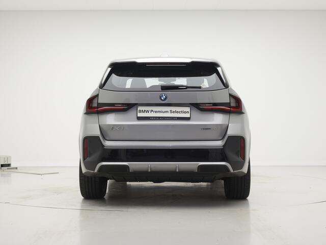 BMW iX1 eDrive20 67 kWh M-Sport | Panorama | Voorbereiding Driving Assistant Plus