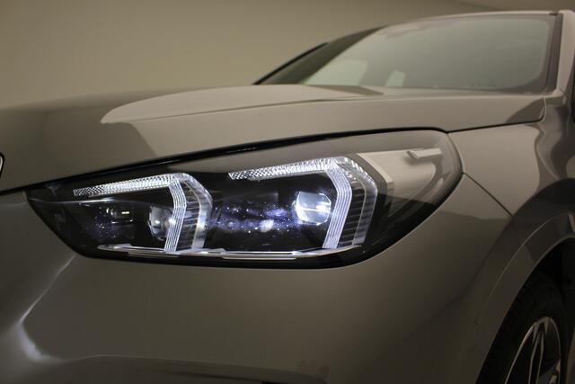 BMW iX1 eDrive20 67 kWh M-Sport | Panorama | Voorbereiding Driving Assistant Plus