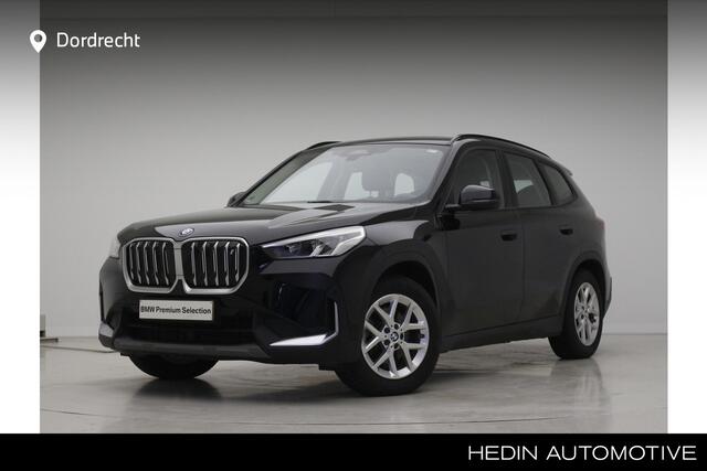 BMW iX1 xDrive30 67 kWh | Camera | Stoelverwarming | M Adaptief onderstel | Winter+Zomerset