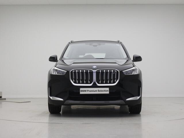 BMW iX1 xDrive30 67 kWh | Camera | Stoelverwarming | M Adaptief onderstel | Winter+Zomerset