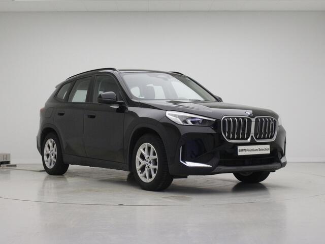 BMW iX1 xDrive30 67 kWh | Camera | Stoelverwarming | M Adaptief onderstel | Winter+Zomerset