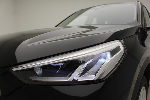 BMW iX1 xDrive30 67 kWh | Camera | Stoelverwarming | M Adaptief onderstel | Winter+Zomerset