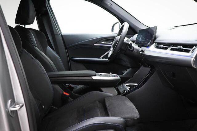 BMW iX1 eDrive20 67 kWh M-Sport Edition | PREMIUM PACK | STUURVERWARMING | DAB | APPLE | CAMERA