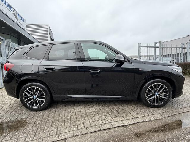 BMW iX1 xDrive30 M sport 67 kWh Pano-Dak | Leer | Stoelverw.