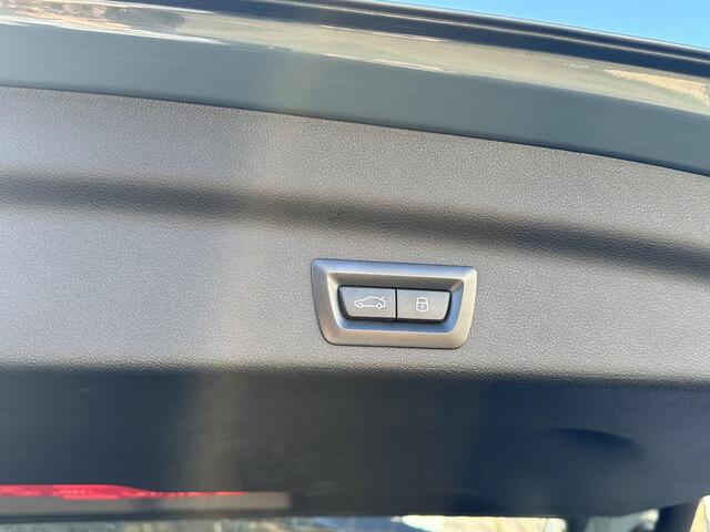 BMW iX1 xDrive30 67 kWh M-SPORT| COMPLEET | SOH 99% | ELEK. ACHTERKLEP |STOELVERWARMING| ACHTERUITRIJCAMERA| COMFORT ACCESS| APPLE CARPLAY/ ANDROID AUTO|