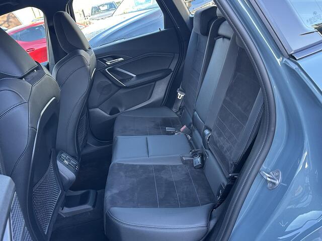 BMW iX1 xDrive30 67 kWh M-SPORT| COMPLEET | SOH 99% | ELEK. ACHTERKLEP |STOELVERWARMING| ACHTERUITRIJCAMERA| COMFORT ACCESS| APPLE CARPLAY/ ANDROID AUTO|