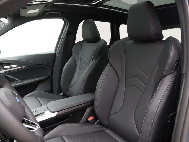BMW iX1 xDrive30 67 kWh | M-Sport | Pano | Trekhaak | 19inch | Ekris Selection