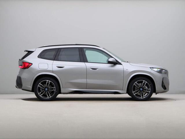 BMW iX1 xDrive30 67 kWh | M-Sport | Pano | Trekhaak | 19inch | Ekris Selection