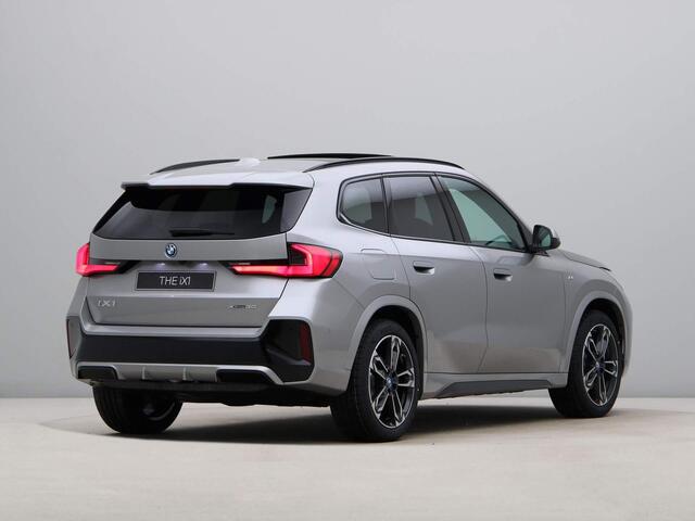 BMW iX1 xDrive30 67 kWh | M-Sport | Pano | Trekhaak | 19inch | Ekris Selection